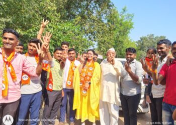 बापाच्या प्रचारासाठी लेकरं सरसावली ; डॉ. प्रियंका पाटील सुमित पाटील यांनी पालथा घातला मतदारसंघ ;  किशोर आप्पा पाटील यांना वाढता प्रतिसाद