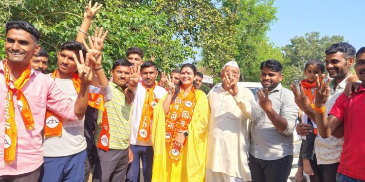 बापाच्या प्रचारासाठी लेकरं सरसावली ; डॉ. प्रियंका पाटील सुमित पाटील यांनी पालथा घातला मतदारसंघ ; किशोर आप्पा पाटील यांना वाढता प्रतिसाद