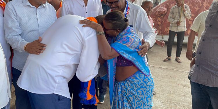 व्यापारी, भाजी विक्रेत्यांनी आमदार भोळेंना दिली विजयाची खात्री