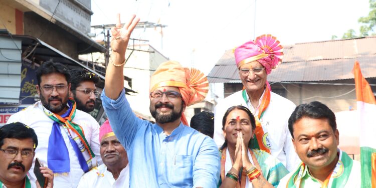 गेल्या पाच वर्षांपासून जनसामान्यांचे प्रश्न सोडविणाऱ्या रोहिणी खडसे यांना विजयी करा – खा.अमोल कोल्हे