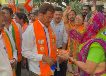 लाडक्या भाचींचा हट्ट पुरविताना राजूमामांची दमछाक, प्रचारात घेतला वेग