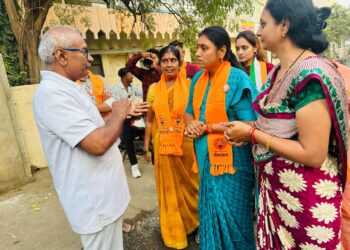 जळगावच्या विकासासाठी जयश्रीताई महाजनच हव्या; गुलाबपुष्प वृष्टी आणि घोषणांनी दणालला प्रभाग क्रमांक ७