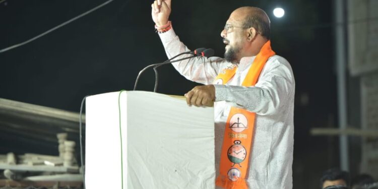 वायफळ बडबड करणाऱ्या पेक्षा जनता काम करणाऱ्याला साथ देईल