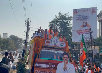 ढोल ताशांचा गजर, फटाक्यांची आतिषबाजी : युवकांच्या मोठ्या सहभागात महायुतीच्या रॅलीला प्रतिसाद