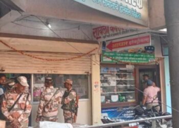 जळगाव शहरातील कॉस्मेटिक दुकानातून २ लाख ७२ हजार ५०० रुपये जप्त ; निवडणुक विभागाची कारवाई