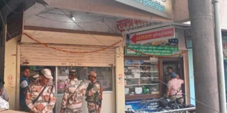 जळगाव शहरातील कॉस्मेटिक दुकानातून २ लाख ७२ हजार ५०० रुपये जप्त ; निवडणुक विभागाची कारवाई