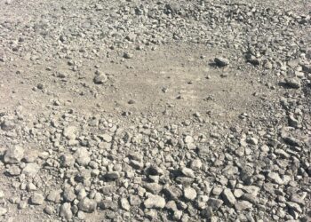 चामगांव, सावदा रिंगणगाव डांबरीकरण रस्त्याचे काम निकृष्ट