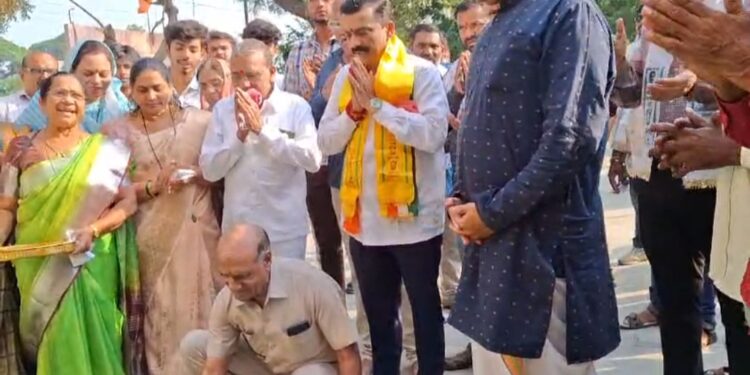 डॉ. अश्विन सोनवणे यांच्या प्रचाराचं नारळ फुटलं ; प्रचार रॅलीने सुरवात