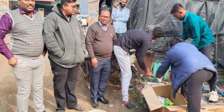 जळगावात दुध व दुग्धजन्य अन्नपदार्थाचा मुदतबाहय साठा नष्ट ; अन्न व औषध प्रशासनाची धडक कारवाई