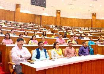 आहारावर नियंत्रण,आरोग्य उत्तम…” आहारतज्ञ डॉ. जगन्नाथ दीक्षित यांच्या परिसंवादाला अधिकारी, कर्मचाऱ्यांचा प्रतिसाद..