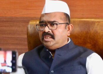 राष्ट्रीयकृत व सहकारी बँकांनी आर्थिक मागासांना आर्थिक मदतीसाठी पुढाकार घ्यावा