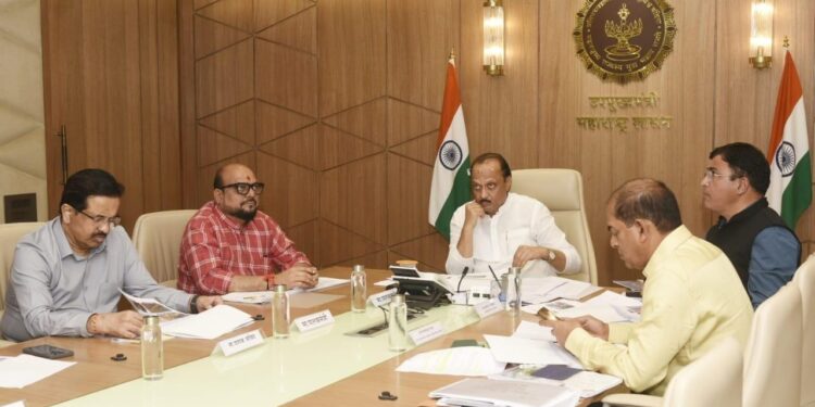 जळगाव औद्योगिक क्षेत्राला ‘डी प्लस ‘ झोन करण्यासाठी अर्थमंत्री सकारात्मक ; जिल्हा वार्षिक योजनेला वाढीव निधी देणार