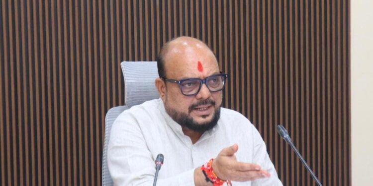 पालकमंत्री गुलाबराव पाटील यांनी घेतला जिल्हा नियोजन विकास कामांचा आढावा