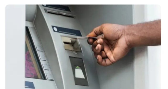 ATM मधून पैसे काढण्याआधी ही बातमी वाचा ; RBI ने एटीएम शुल्क वाढविले!