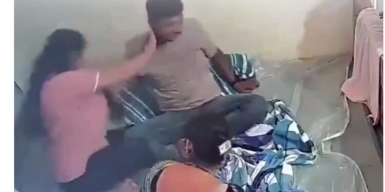 लोको पायलट नवऱ्याला बायकोची लाथा-बुक्क्यांनी क्रूरपणे मारहाण