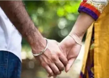 लग्नाला आठ दिवस बाकी असतांना होणाऱ्या जावयासोबत सासू सैराट