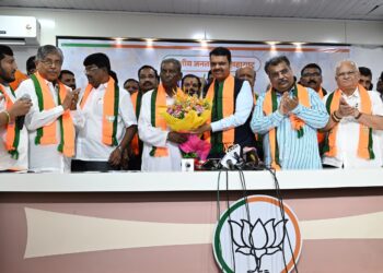 माजी मंत्री अण्णा डांगे यांचा दोन पुत्रांसह भाजपामध्ये प्रवेश