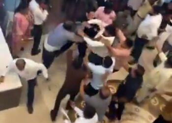 Maharashtra Assembly Fight मुळे राज्यात राजकीय खळबळ, राजकारण तापलं!