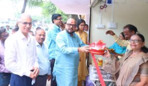 Bahinabai Mart Jalgaon जळगावमध्ये पालकमंत्री गुलाबराव पाटील यांच्या हस्ते 'बहिणाबाई मार्ट'चे उद्घाटन