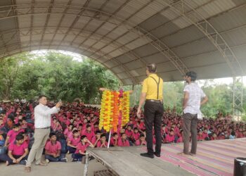 शानबाग विद्यालयातील विद्यार्थ्यांनी घेतला ‘गाईड’ एकांकिकेचा भावस्पर्शी अनुभव