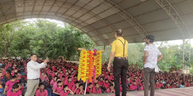 शानबाग विद्यालयातील विद्यार्थ्यांनी घेतला ‘गाईड’ एकांकिकेचा भावस्पर्शी अनुभव