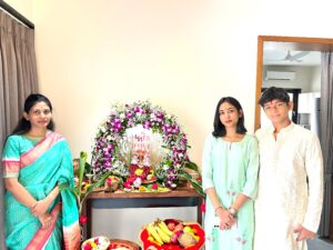 केंद्रीय राज्य क्रीडा मंत्री रक्षा खडसे यांच्या निवासस्थानी गणरायाचे आगमन