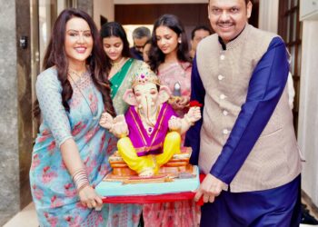 गणपती बाप्पा मोरया! मुख्यमंत्री देवेंद्र फडणवीस यांच्या 'वर्षा' निवासस्थानी बाप्पाचे आगमन, अमृता फडणवीसांनी शेअर केले खास फोटो