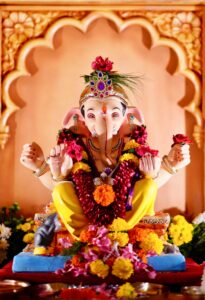 गणपती बाप्पा मोरया! मुख्यमंत्री देवेंद्र फडणवीस यांच्या 'वर्षा' निवासस्थानी बाप्पाचे आगमन, अमृता फडणवीसांनी शेअर केले खास फोटो