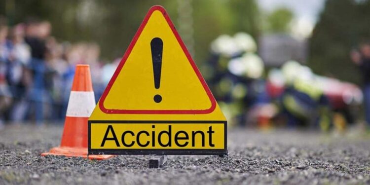 Accident in jalgaon | ओव्हरटेकच्या प्रयत्नात रस्त्यावर ६ वर्षीय बालिकेला रिक्षाची धडक ; जागीच मृत्यू