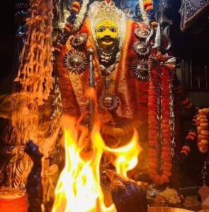 Kalbhairav Mandir daru offering – कालभैरव मंदिरात दारू का अर्पण केली जाते? जाणून घ्या धार्मिक रहस्य