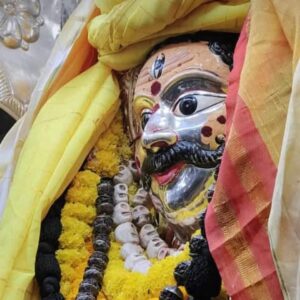 Kalbhairav Mandir daru offering – कालभैरव मंदिरात दारू का अर्पण केली जाते? जाणून घ्या धार्मिक रहस्य