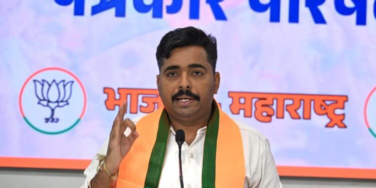 मराठा समाजाला ओबीसींच्या कोट्यातून आरक्षण द्यायचे का हे राऊत, पवार, उबाठांनी सांगावे