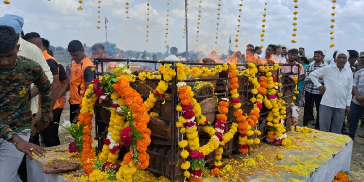 साश्रू नयनांनी वीर जवानाला अखेरचा निरोप शहिद जवान स्वप्नील सोनवणे अनंतात विलीन