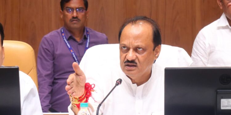 Jalgaon news : जिल्हा नियोजन मधून झालेल्या कामाचे विशेष कौतुक ; येत्या बजेट मध्ये जिल्ह्याला निधी देणार वाढवून – उपमुख्यमंत्री अजित पवार