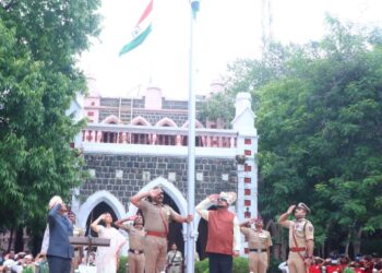 भारतीय स्वातंत्र्याच्या 79 व्या दिनी जिल्हाधिकारी कार्यालयात पालकमंत्र्यांच्या हस्ते मुख्य ध्वजारोहण