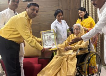 प्रेरणादायी भेट! भारताच्या पहिल्या महिला राष्ट्रपती प्रतिभाताई पाटील यांची प्रवीणसिंह पाटील यांना भेट