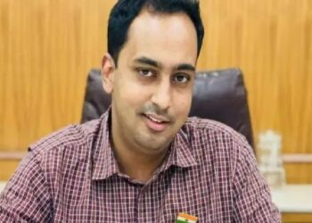 जिल्हाधिकारी आयुष प्रसाद यांची बदली आदेश जारी ; रोहन घुगे असतील नूतन जिल्हाधिकारी