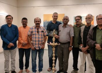 ग्रॅव्हिटी’ चित्र प्रदर्शनात प्रकाश सावल्यांची जुगलबंदी!