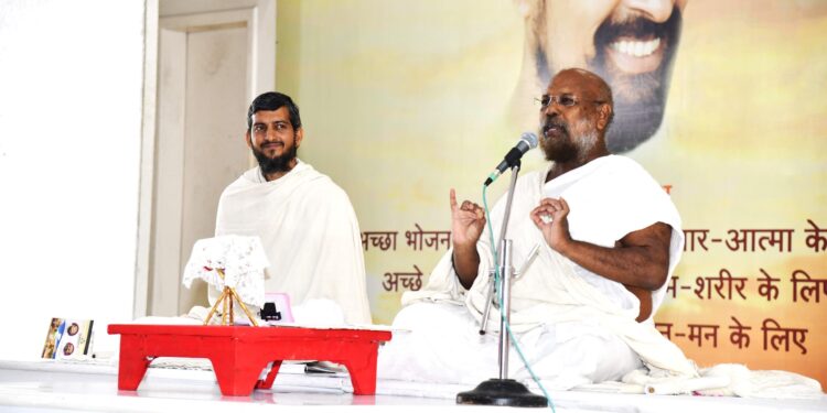 बदलविण्यापेक्षा स्वत:ला बदला.. ‘आनंदम्’ मंत्र जपा… प.पू. ललितप्रभजी म. सा.