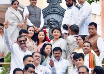 Budget Session 2026 Maharashtra : अर्थसंकल्पीय अधिवेशनापूर्वी शिवरायांना वंदन