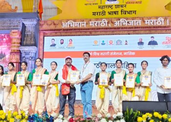 विश्व मराठी संमेलनात जळगावच्या बालकलावंतांनी धरला ताल; अनुभूती इंग्लीश मिडीयम स्कूलमधील विद्यार्थिंनींचे सादरीकरण