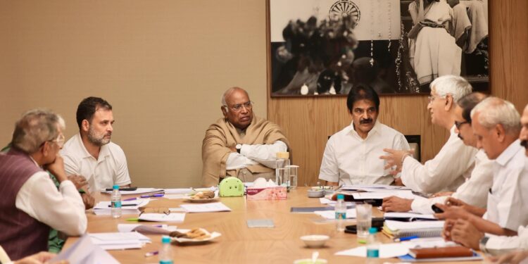 निवडणुकांसाठी काँग्रेसची रणनिती ठरवण्यासाठी दिल्लीत महत्त्वाची बैठक