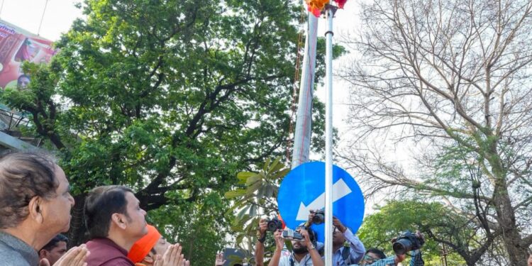 नागपुरात गुढीपाडवा उत्साहात; मुख्यमंत्री Devendra Fadnavis यांचा शोभायात्रेत सहभाग