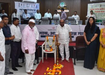 शेतकऱ्यांच्या आड येणाऱ्यांची गय करू नका–  पालकमंत्री गुलाबराव पाटील