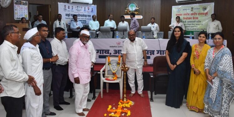 शेतकऱ्यांच्या आड येणाऱ्यांची गय करू नका–  पालकमंत्री गुलाबराव पाटील