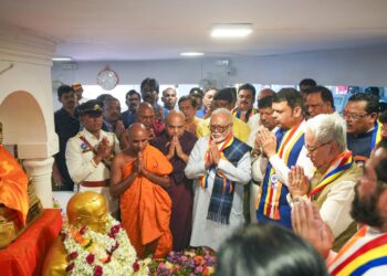 Dr.Babasaheb Ambedkar Jayanti 2026 : चैत्यभूमी येथे दुर्मीळ छायाचित्र प्रदर्शनाची मान्यवरांकडून पाहणी