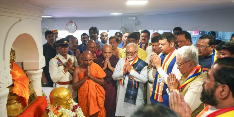 Dr.Babasaheb Ambedkar Jayanti 2026 : चैत्यभूमी येथे दुर्मीळ छायाचित्र प्रदर्शनाची मान्यवरांकडून पाहणी