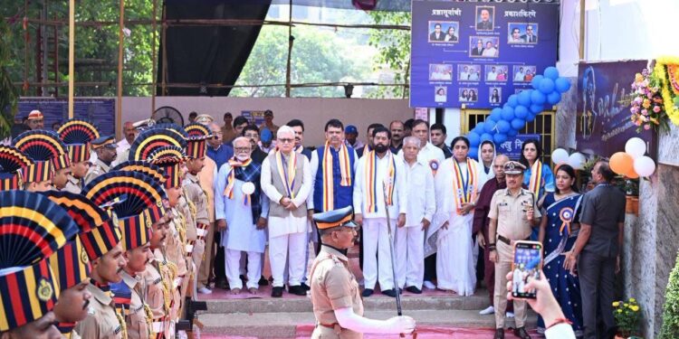 उद्धारली कोटी कुळे, भीमा तुझ्या जन्मामुळे…”